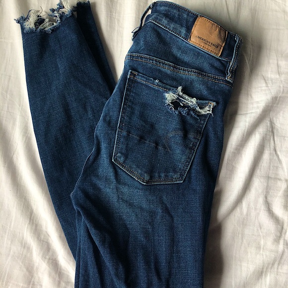 American Eagle super high rise distressed jeans - Picture 2 of 2